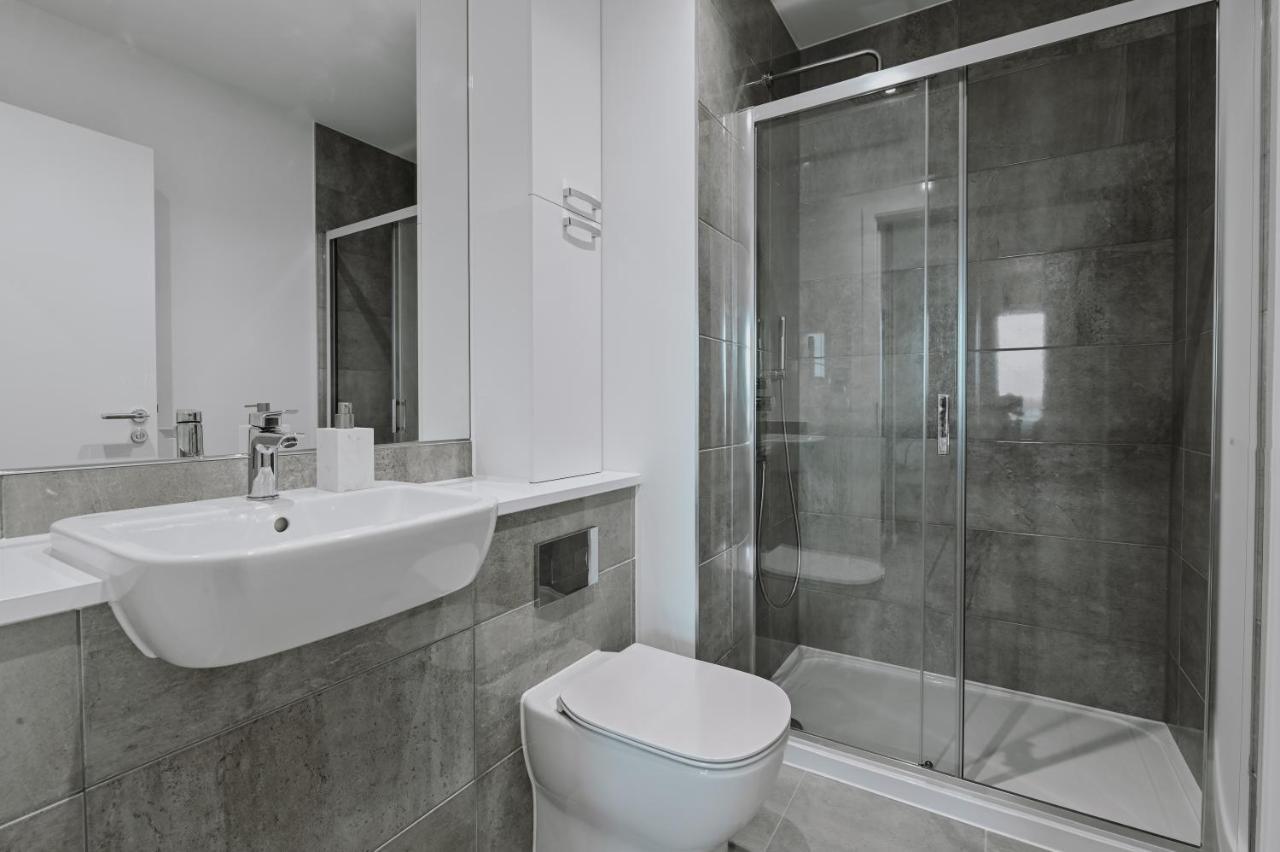 Khayat Homes - The Owelor - Two Bed London Exterior foto