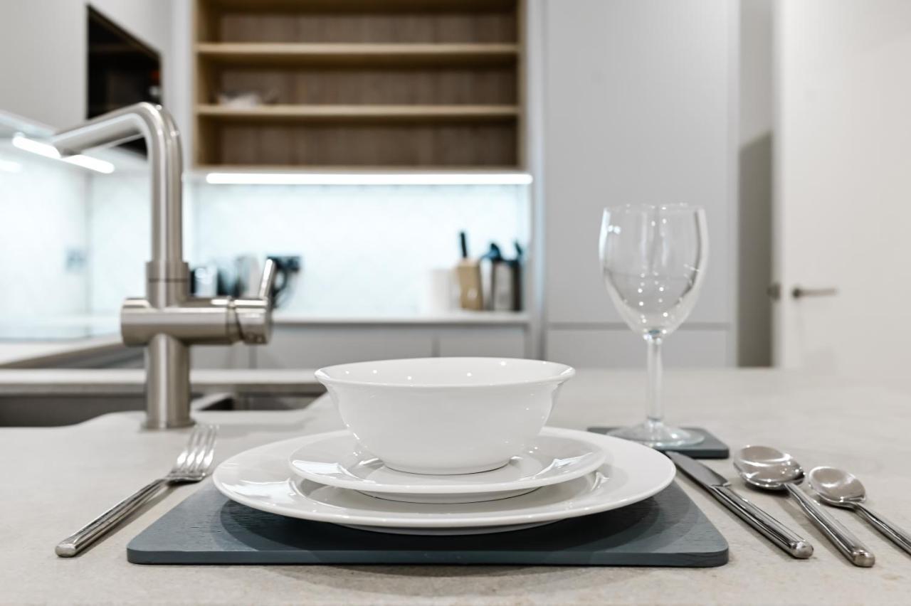 Khayat Homes - The Owelor - Two Bed London Exterior foto